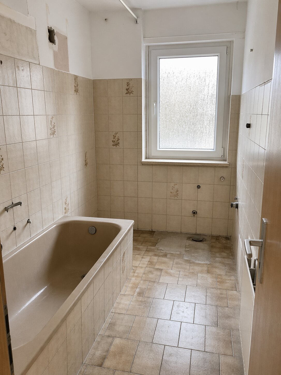 Bad vor der Z1 Bau Renovierung